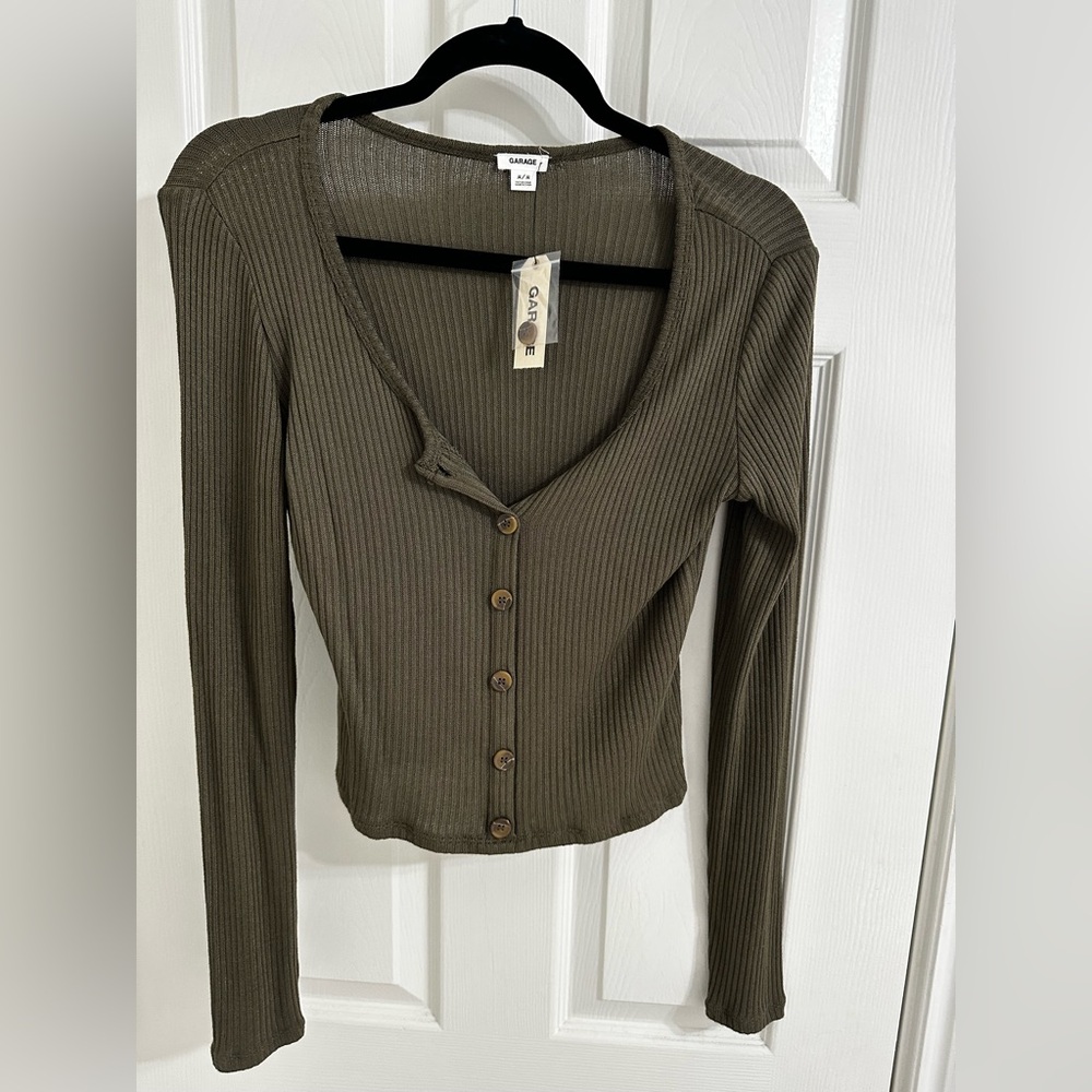 NWT - Garage Green Ribbed Button Down Shirt - Size Medium